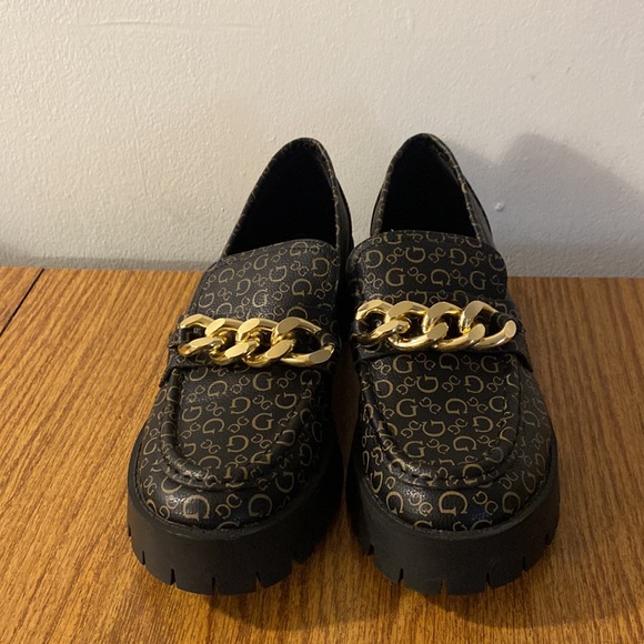Guess Hillford Black PU Leather Gold Chain Platform Loafers - Picture 2 of 7